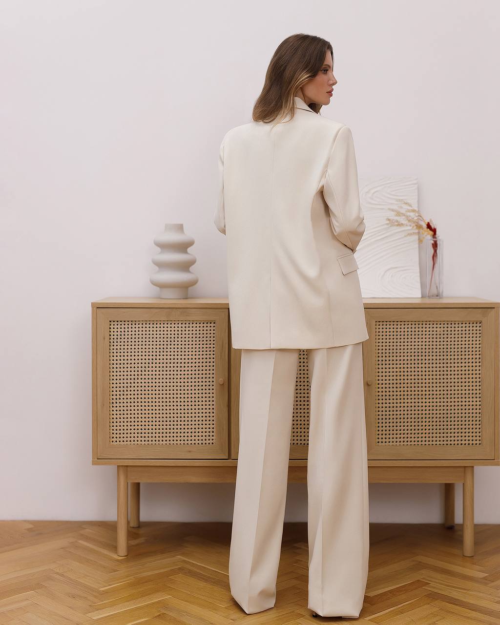 Kreminės spalvos kostiumas „Cotela“