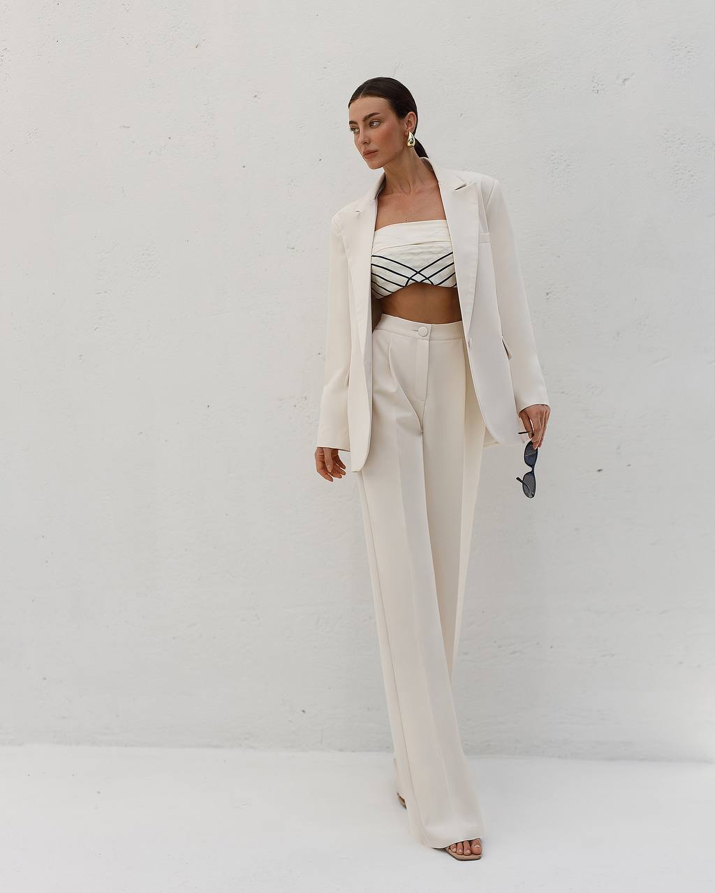 Kreminės spalvos kostiumas „Cotela“