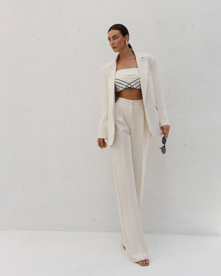 Kreminės spalvos kostiumas „Cotela“