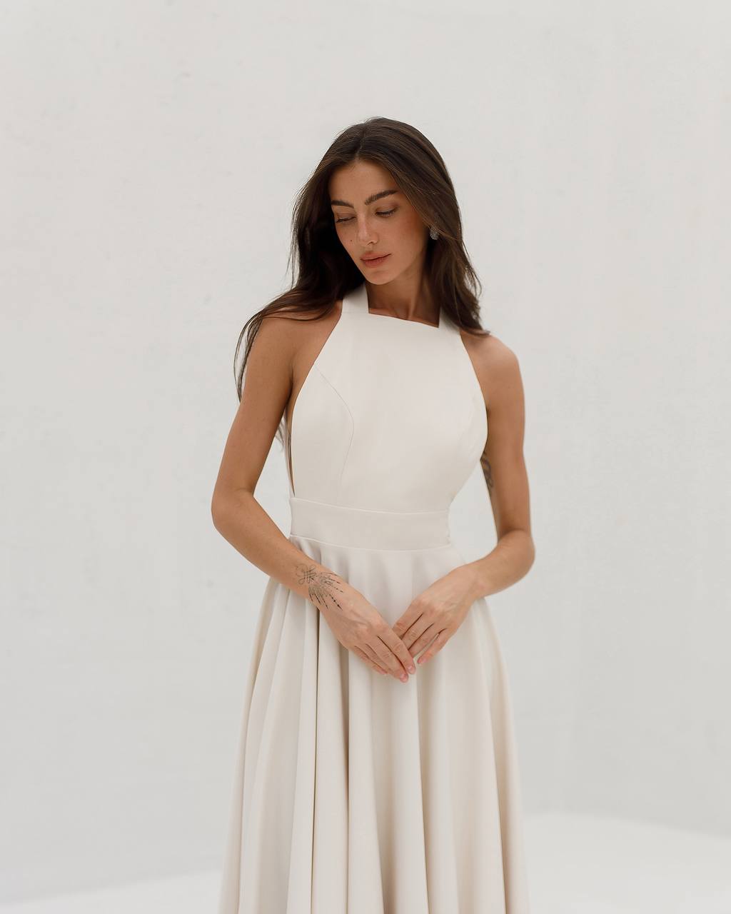 Kreminės spalvos midi suknelė "Bow tie back"