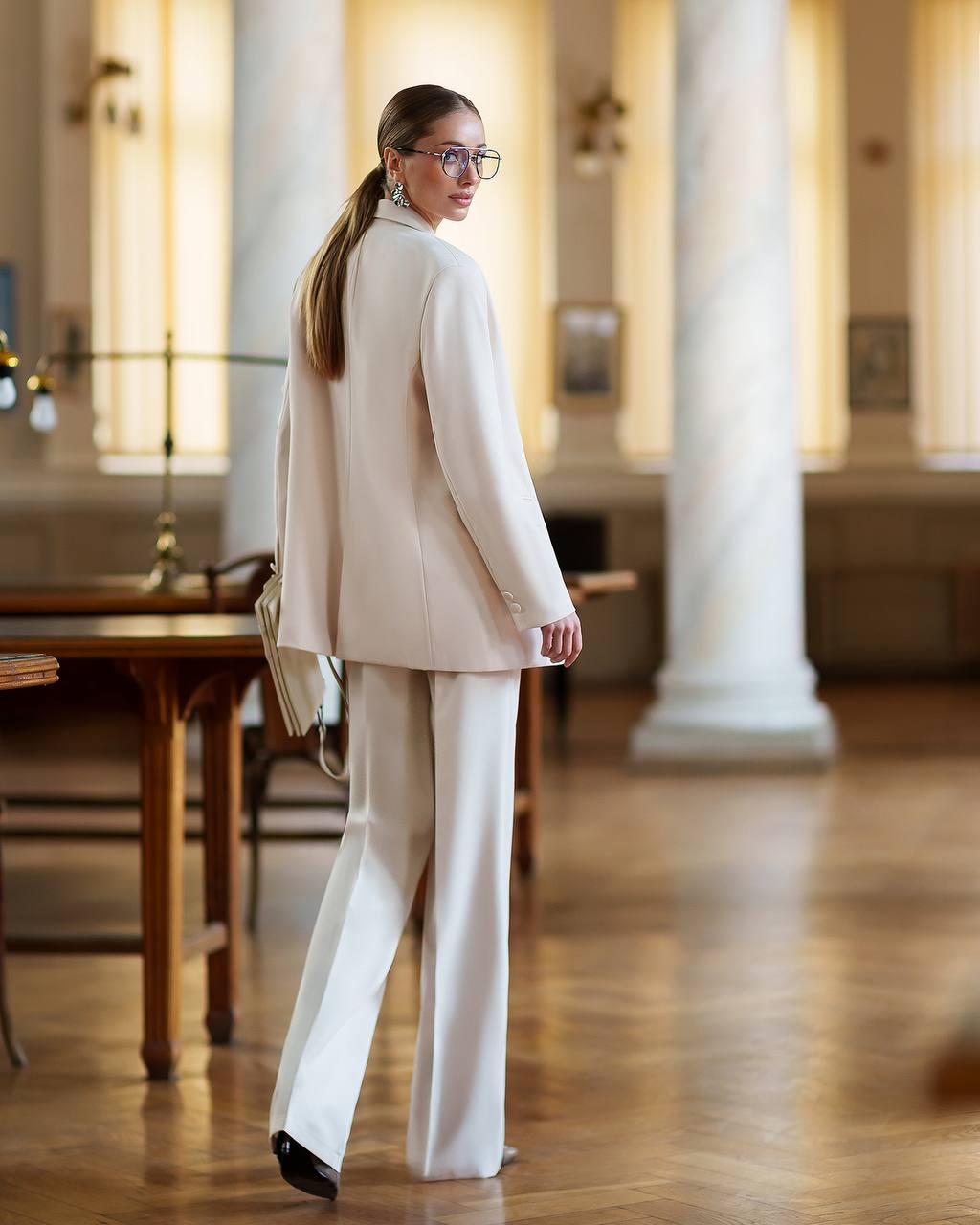 Kreminės spalvos kostiumas „Cotela“