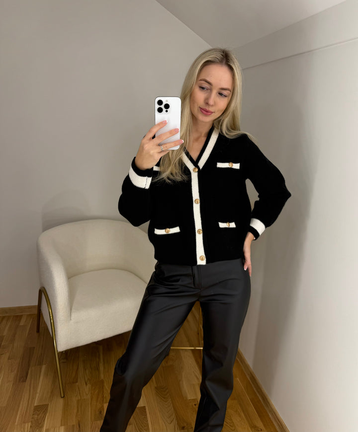 Juodos spalvos megztinis "Sophia"