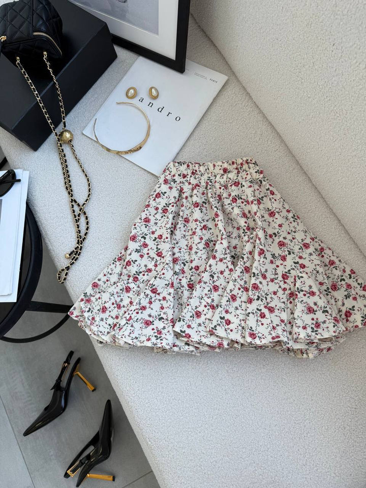 Balti su raudonomis gėlėmis sijonšorčiai „Melania“