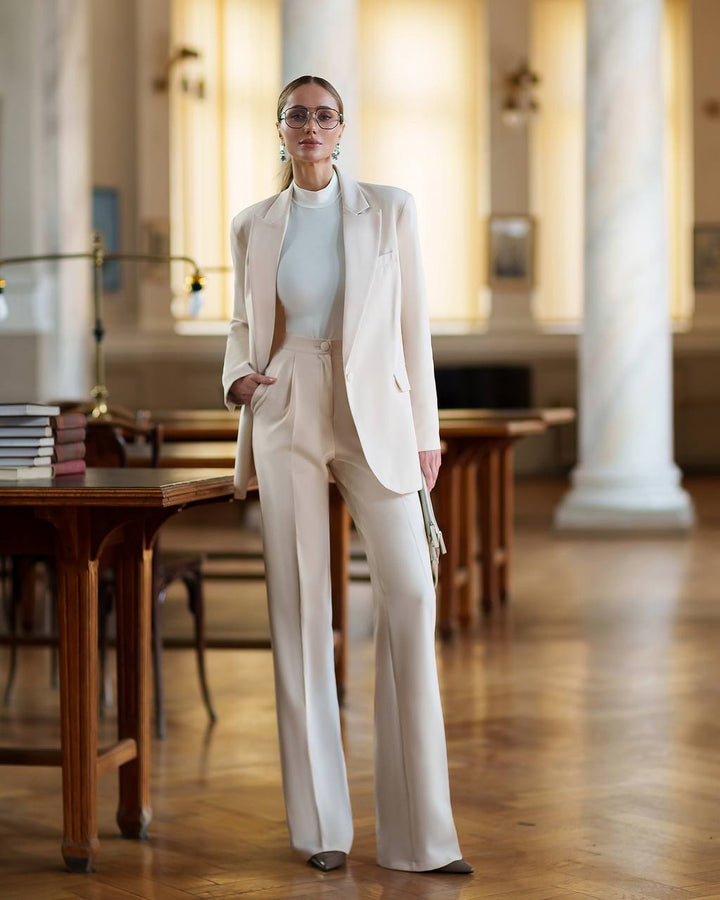 Kreminės spalvos kostiumas „Cotela“