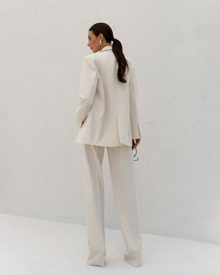 Cream color suit “Cotela”
