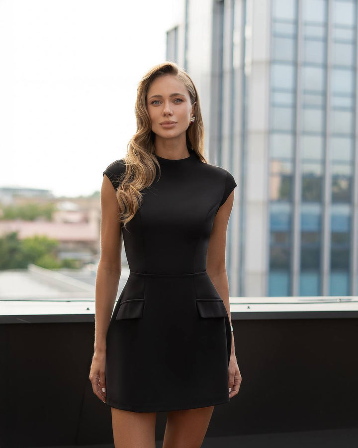Juoda trumpa suknelė „Sitija“