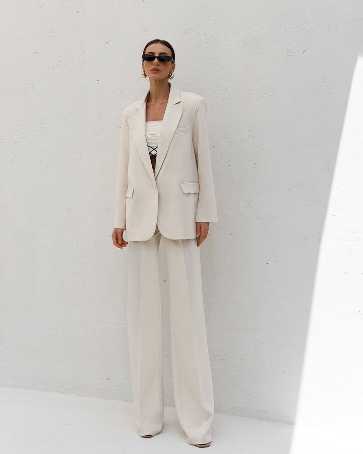 Cream color suit “Cotela”