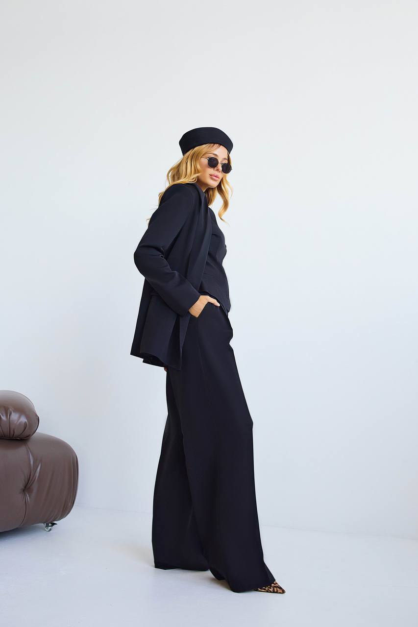 Juodas trijų dalių kostiumas "Oversize classy"