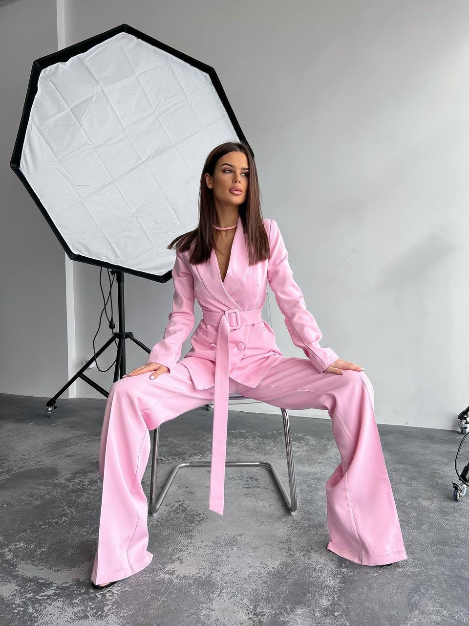 Šviesiai rožinis kostiumėlis "Long leg belted"
