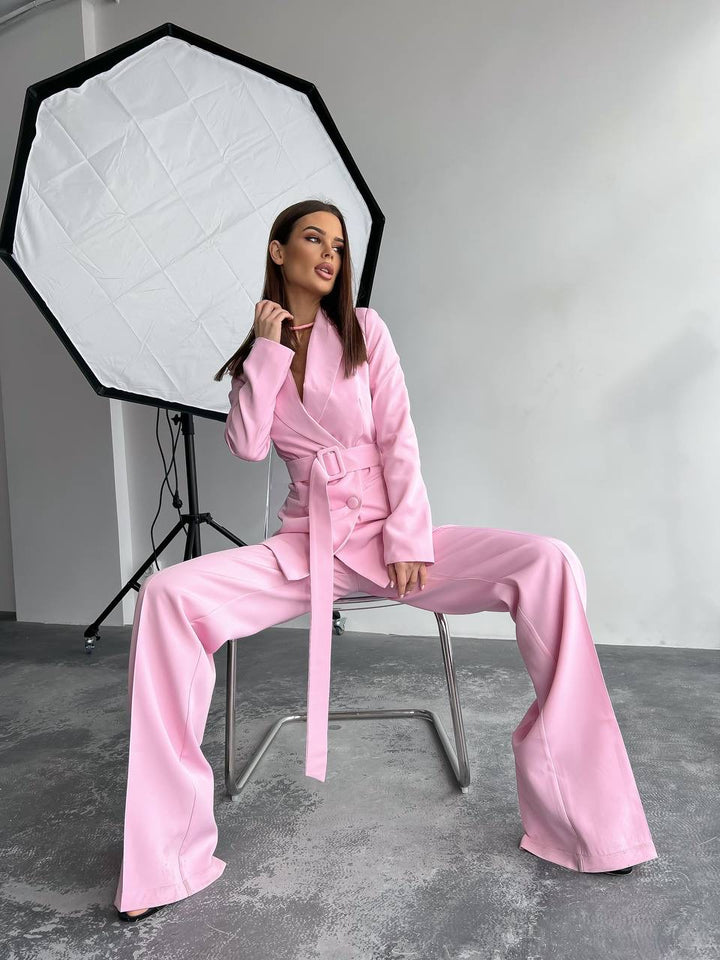 Šviesiai rožinis kostiumėlis "Long leg belted"