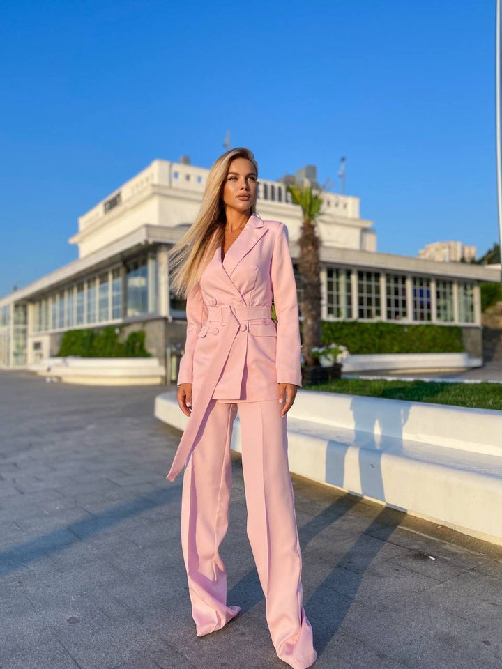 Šviesiai rožinis kostiumėlis "Long leg belted"