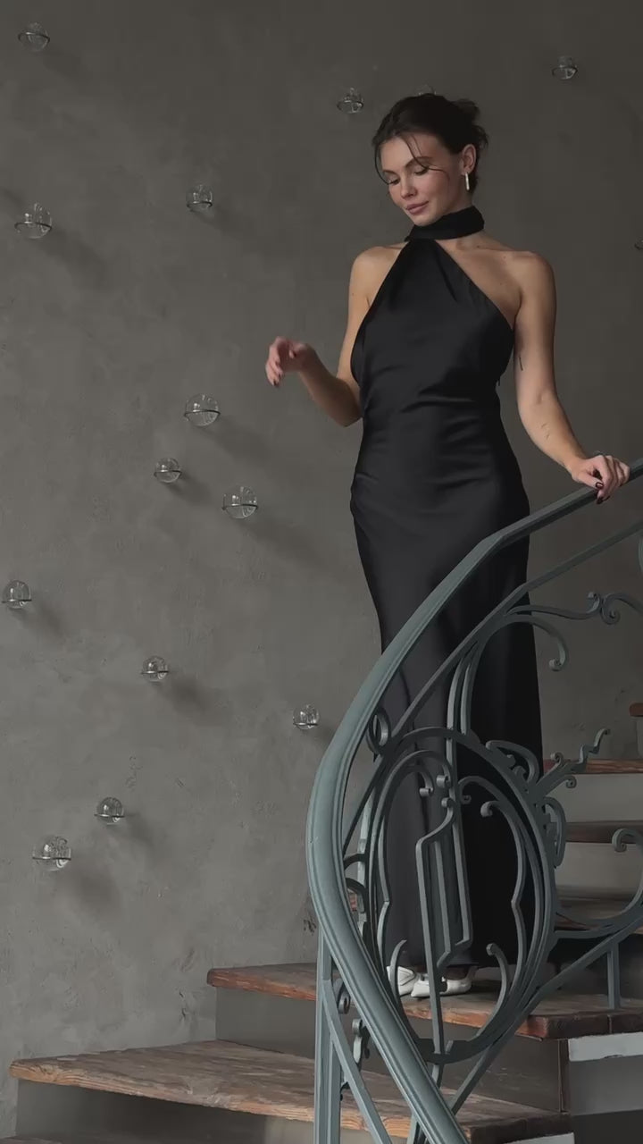 Juoda maxi suknelė "Latera"