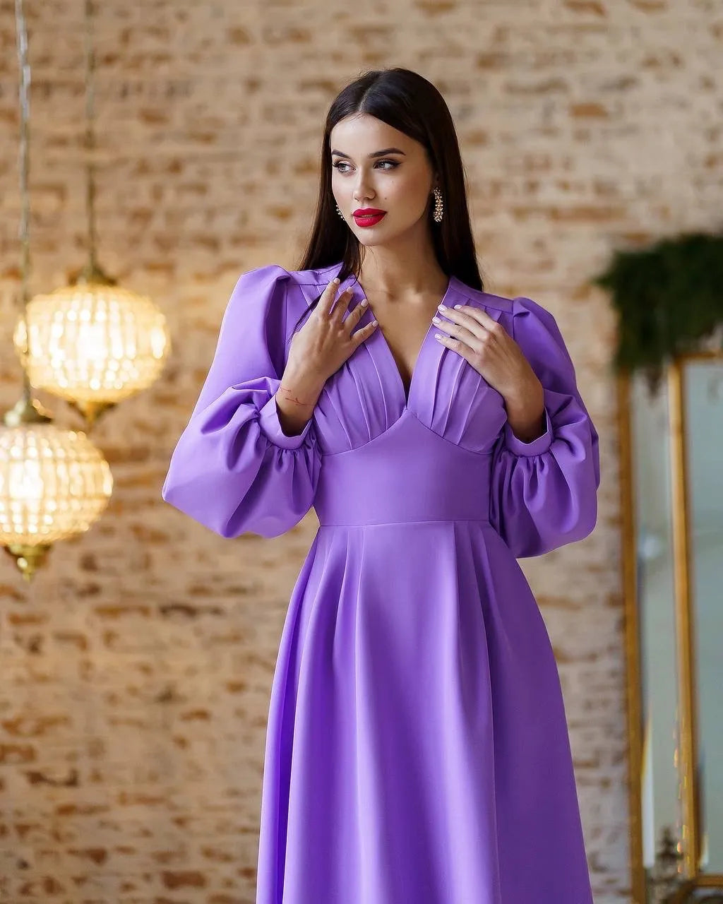 Violetinė midi suknelė ilgomis rankovėmis "V front"